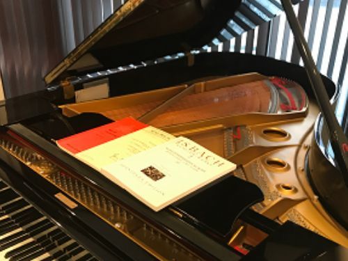 ピアノルーム川崎大師のレッスンで使用するグランドピアノ